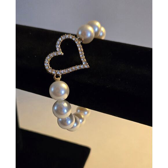 Faux Pearl and Silver Toned Heart Stretch Bracelet - Picture 1 of 7